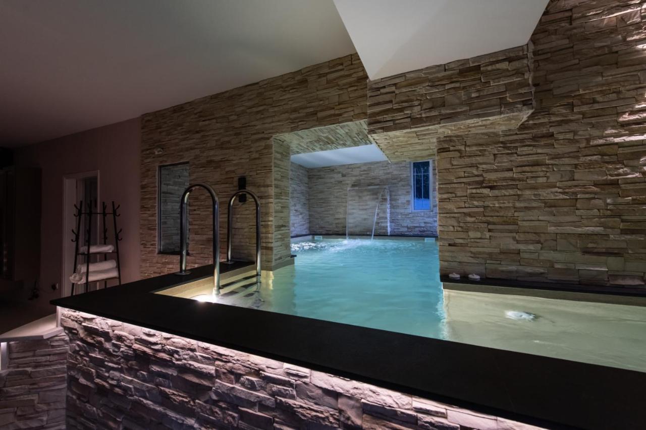 Villa Mairi - 2 Private Pools & Game Room Near Athens Salamís Dış mekan fotoğraf
