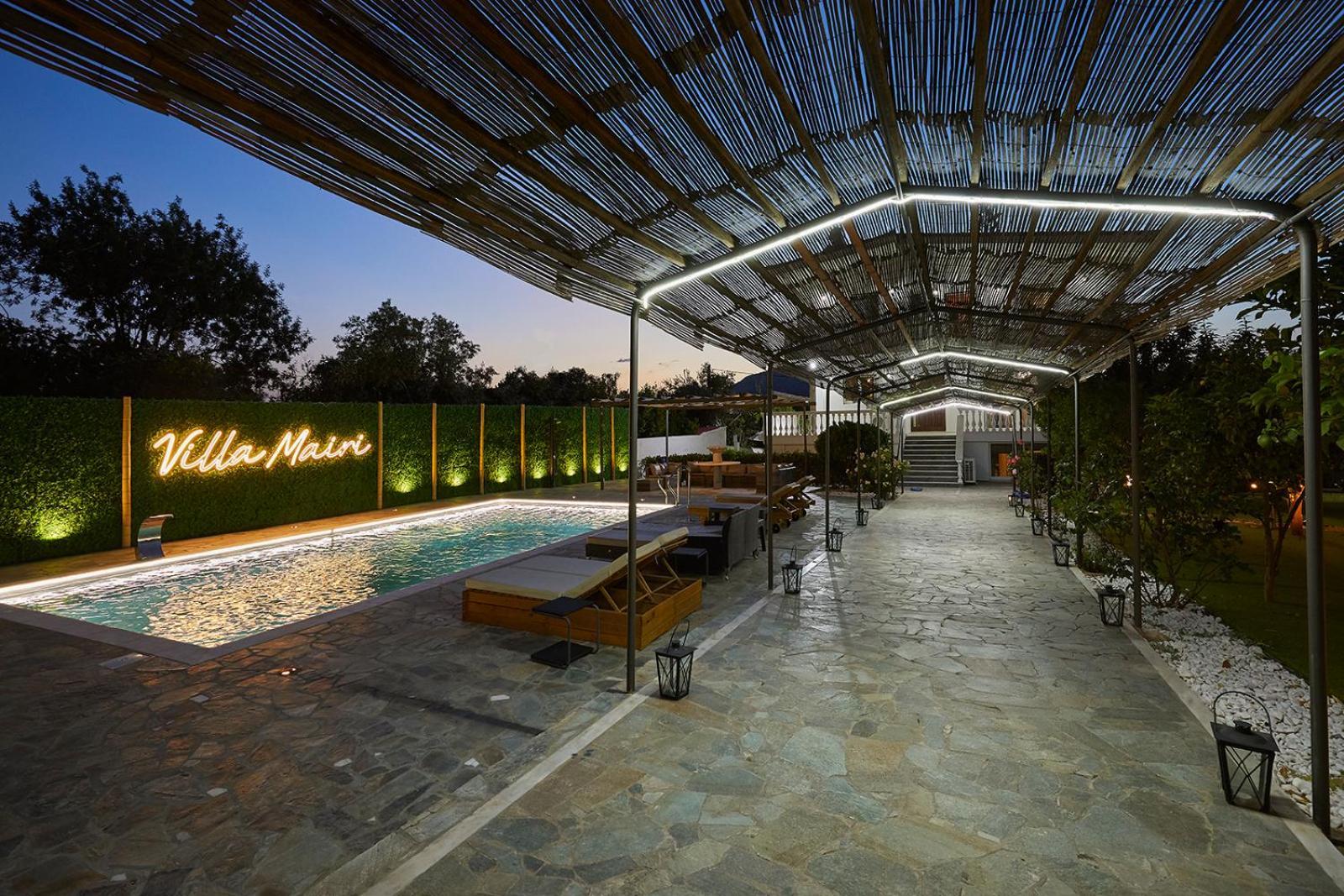 Villa Mairi - 2 Private Pools & Game Room Near Athens Salamís Dış mekan fotoğraf