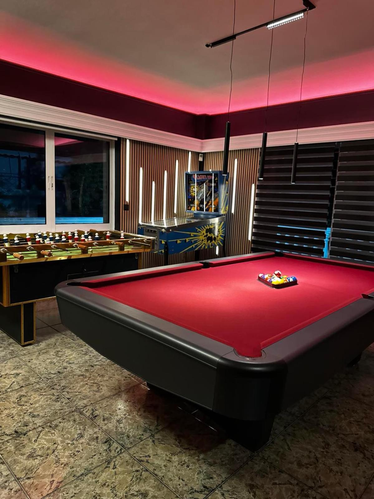 Villa Mairi - 2 Private Pools & Game Room Near Athens Salamís Dış mekan fotoğraf